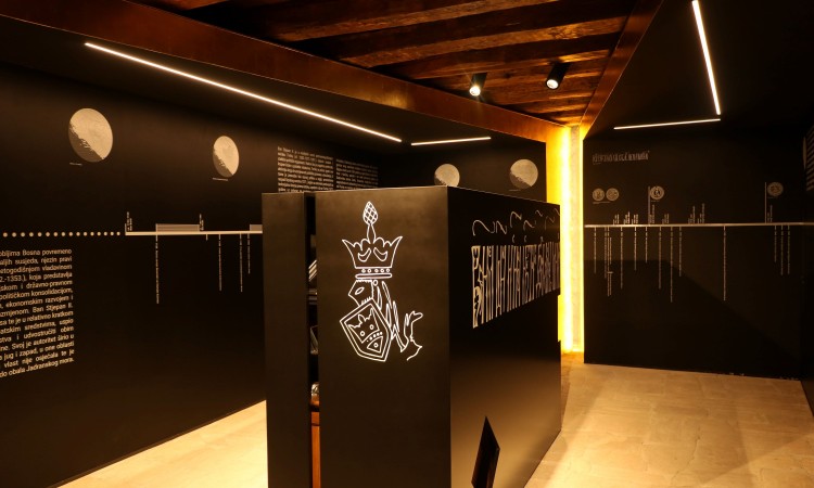 Sarkofag kralja Stjepana Tomaševića u Franjevačkom samostanu Sv. Luke u Jajcu 